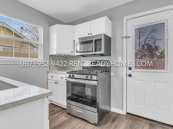 5th image of 1005 E Davis Ave