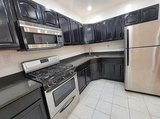 Rented by Space Real Estate | media 7