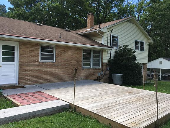 3rd image of 110 Hickory Dr