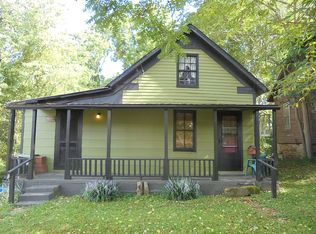 8 High St, Hartford, WV 25247