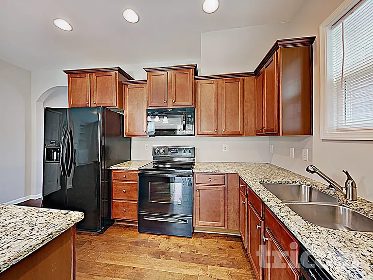32 Balboa Pkwy — Photo 5