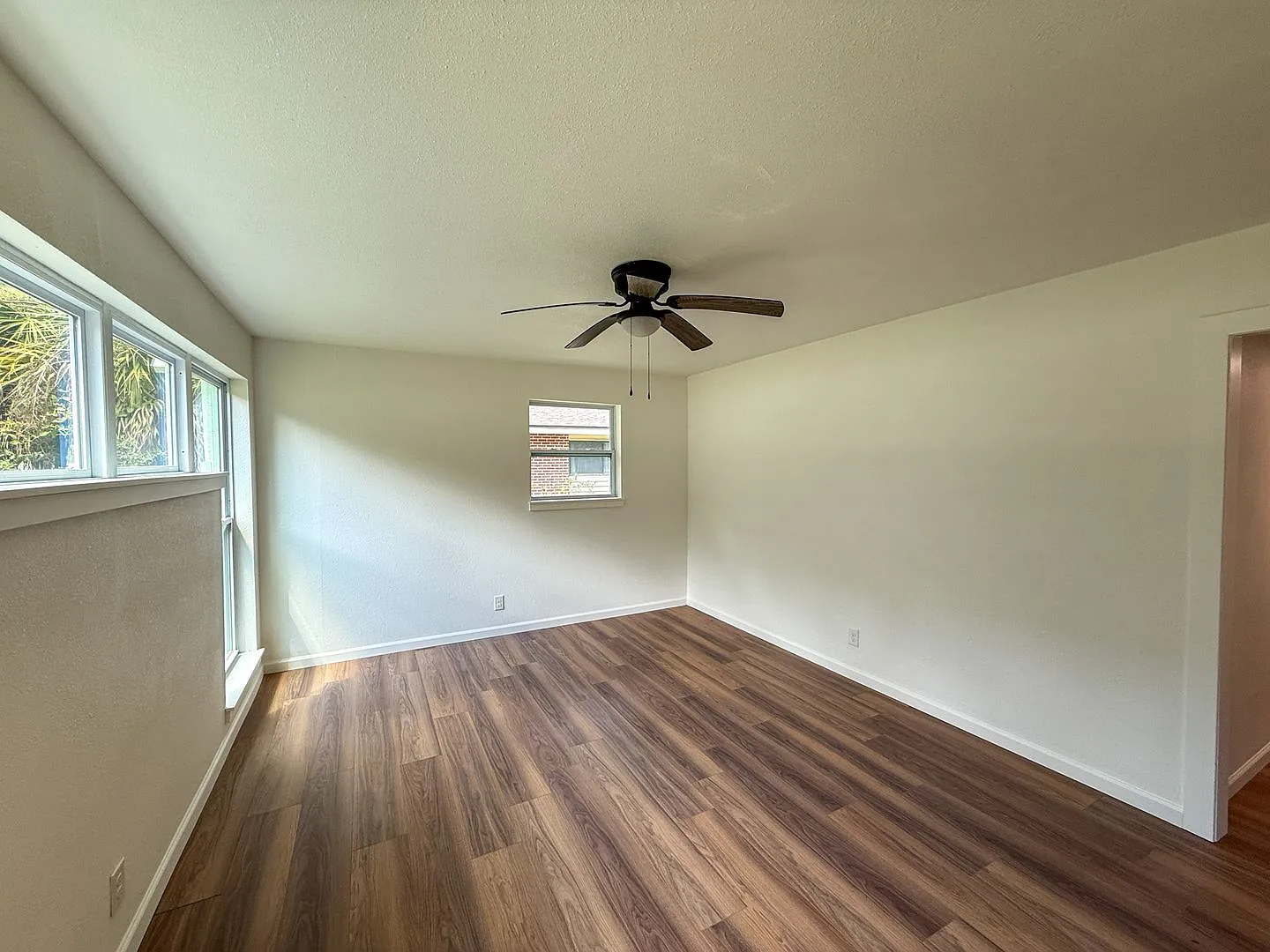 Completely Updated 3/2 House for Rent! A must see! — Photo 4