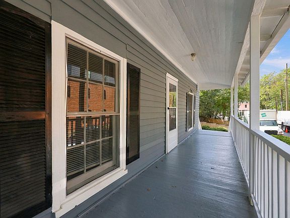 4th image of 906 Orient St