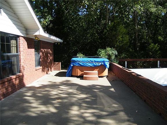 4th image of 102 Hulan Dr