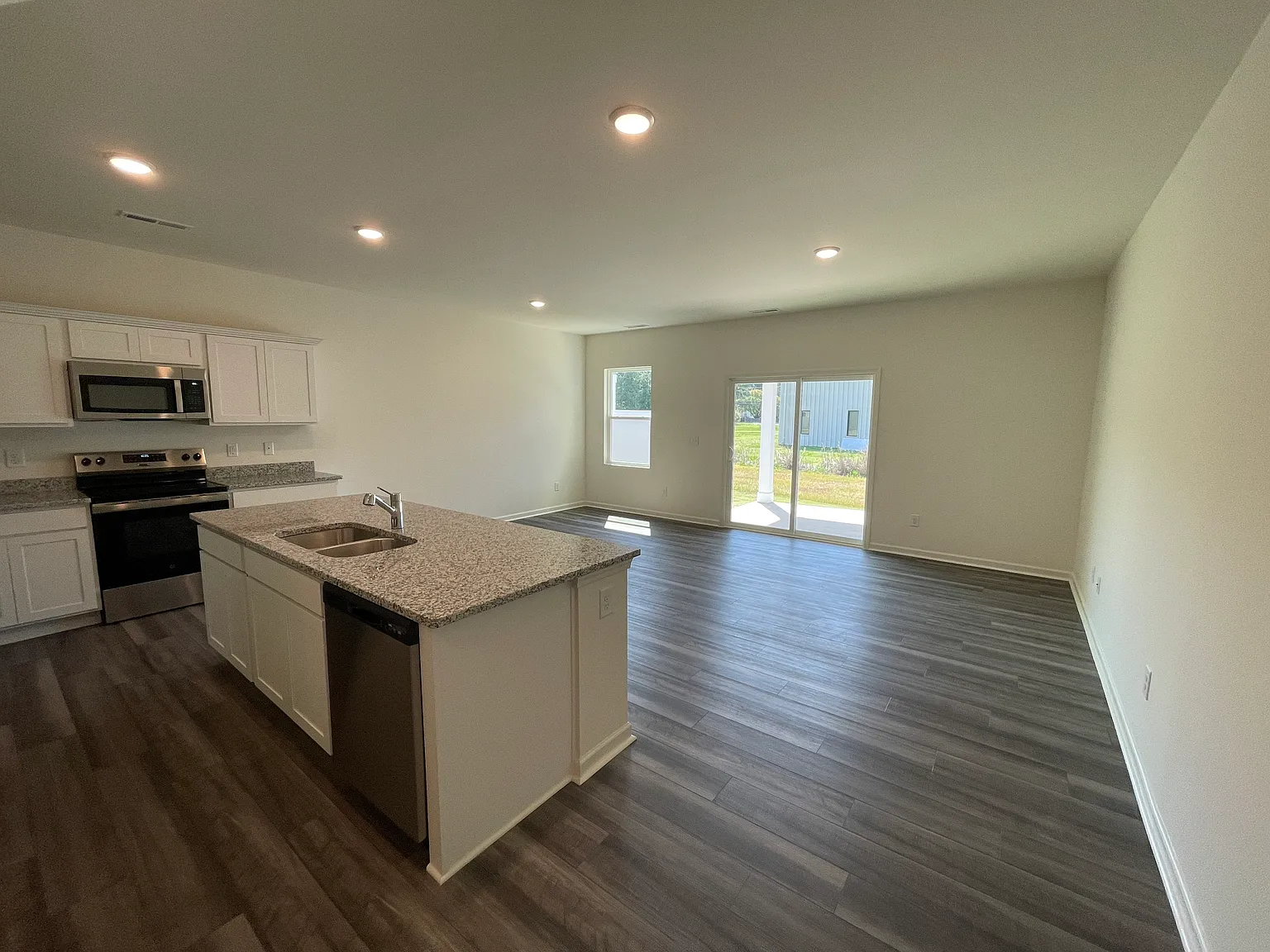 3 bed, 2.5 bath, 1515 sqft, $1,795 — Photo 4