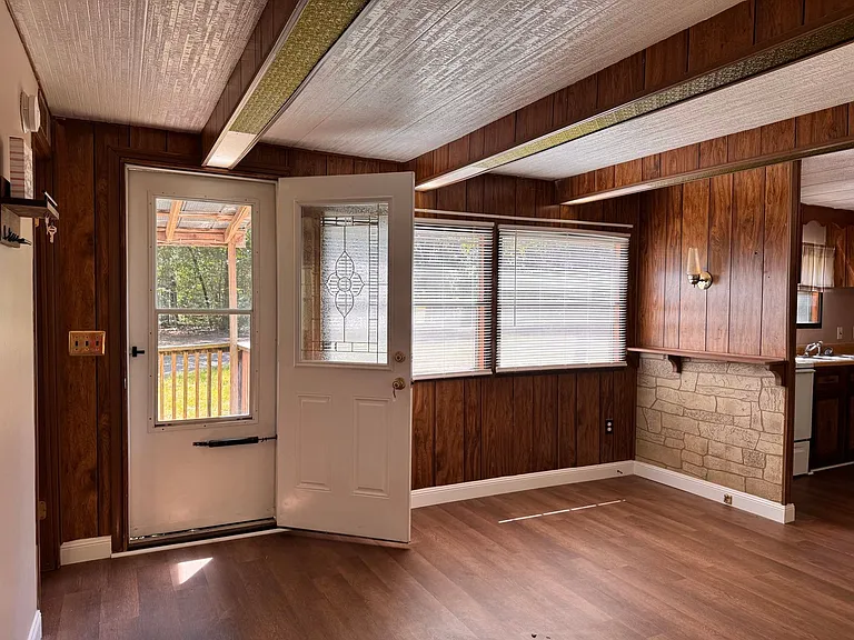 3685 Shady Knoll Dr — Photo 3