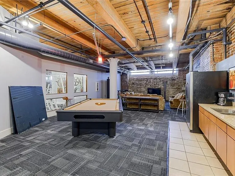 308 W 8th St #215 — Photo 14
