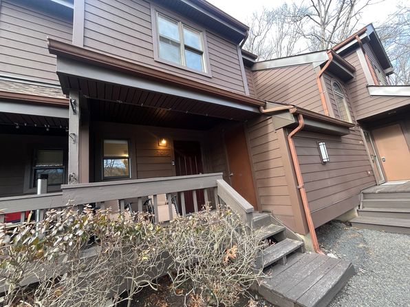 70 Arrowwood Dr Unit D