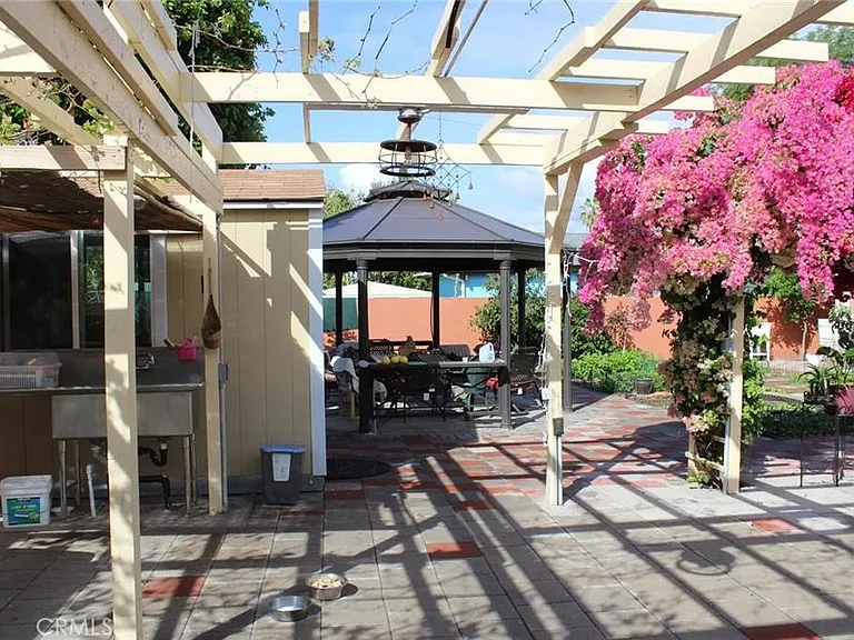1233 S California Ave — Photo 24