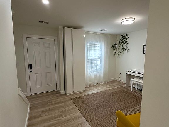 5th image of 214 Wadsworth Rd