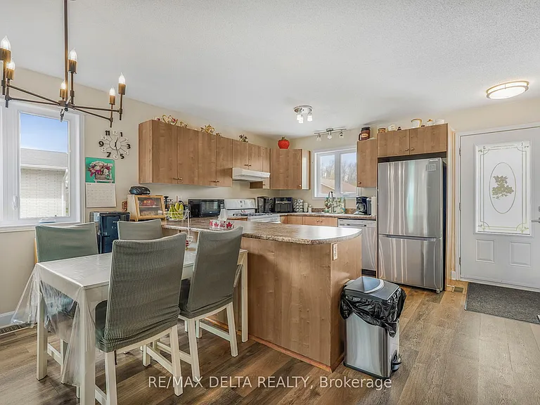 786 Lawrence St — Photo 4