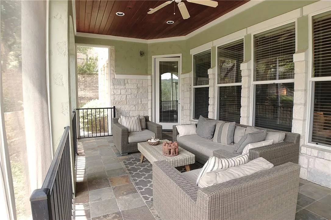 4 bed, 4.5 bath, 3551 sqft, $5,500 — Photo 3
