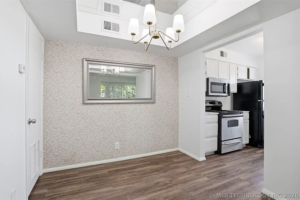 2 bed, 1026 sqft, $1,300 — Photo 3
