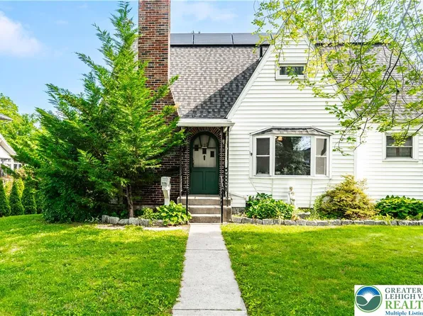 225 E State St, Coopersburg, PA 18036