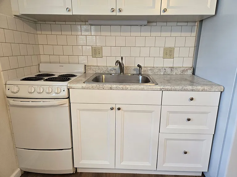 1015 W Benton St — Photo 5