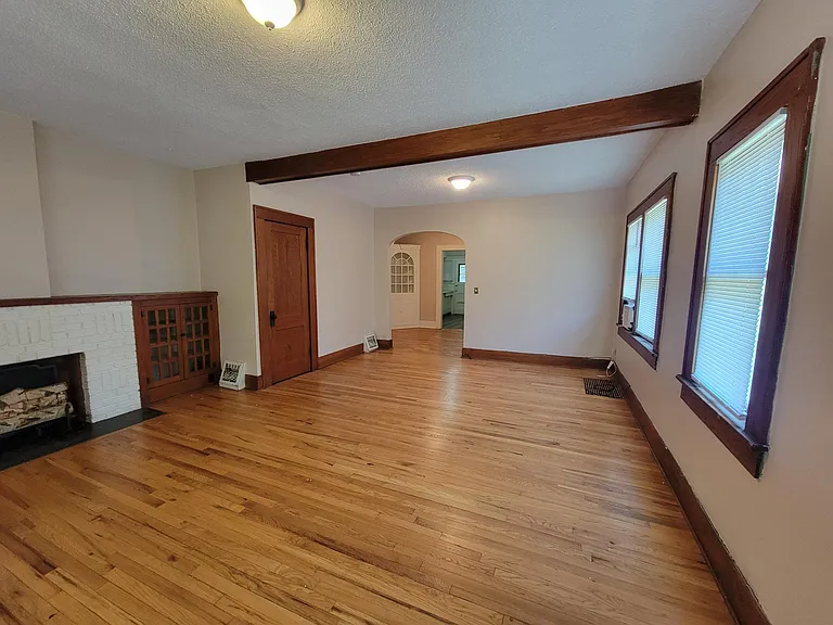 424 S Millwood St — Photo 3