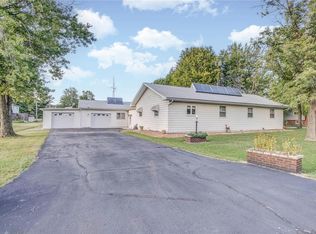 701 Maple St, Hillsboro, IL 62049