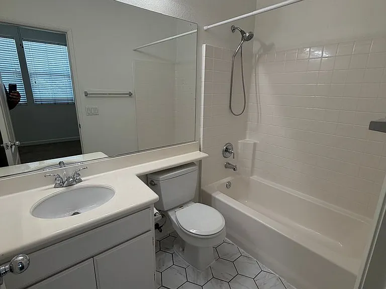 172 Beach Side Ct — Photo 16
