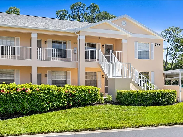 757 Wiggins Lake Dr #106 — Photo 2