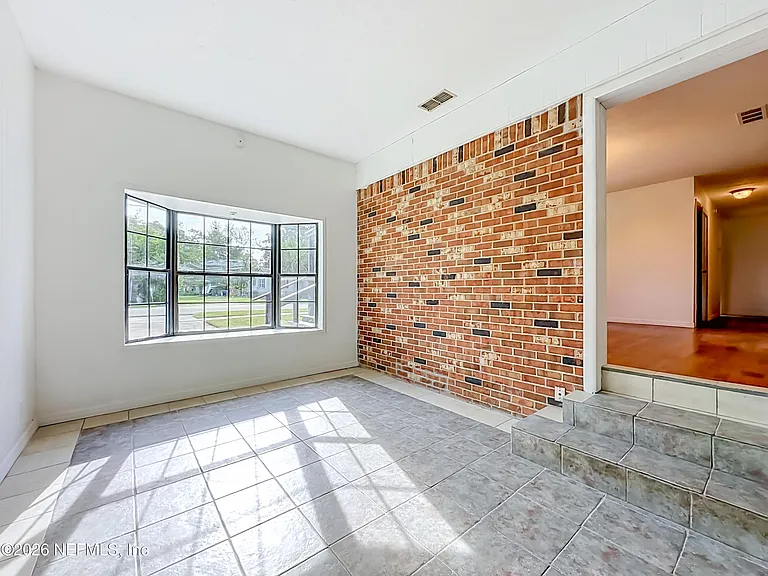 101 S Oakridge Ave — Photo 7