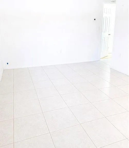 3325 Airport Rd N #F1 — Photo 3