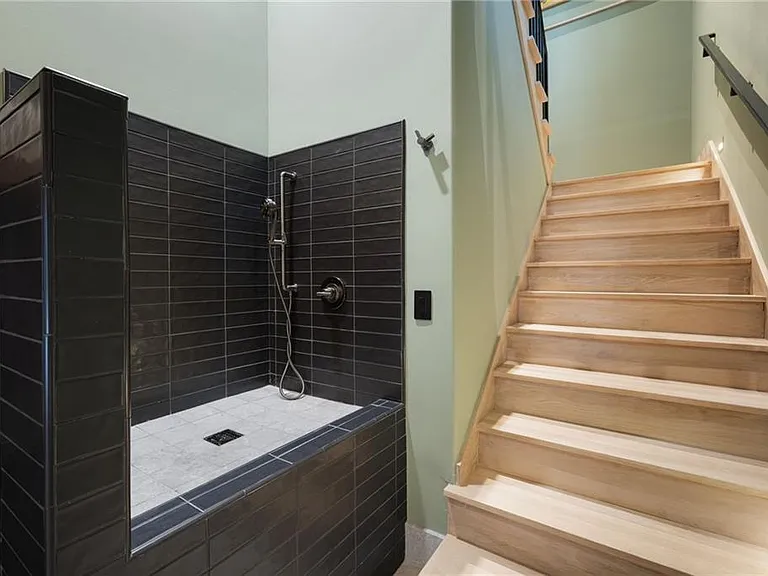 725 Rocky Point Dr — Photo 112