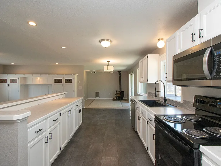 100 W Robert Pl — Photo 15