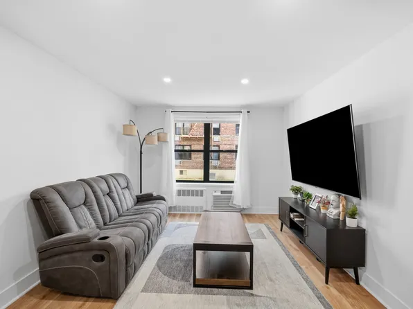 226-26 Union Tnpk image 5 of 20