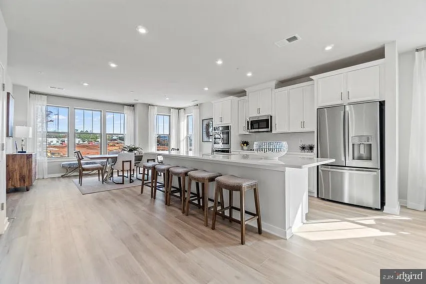 Building Photo - 313B Awdry Way