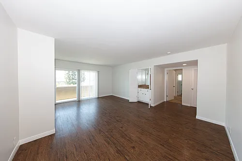 1833 Westholme Ave #305 Photo 1