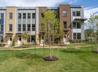 5102 Oakmoore Dr, Rockville, MD 20852