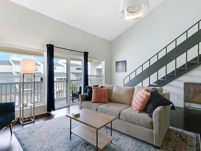 1818 S Lakeshore Blvd #32 — Photo 2