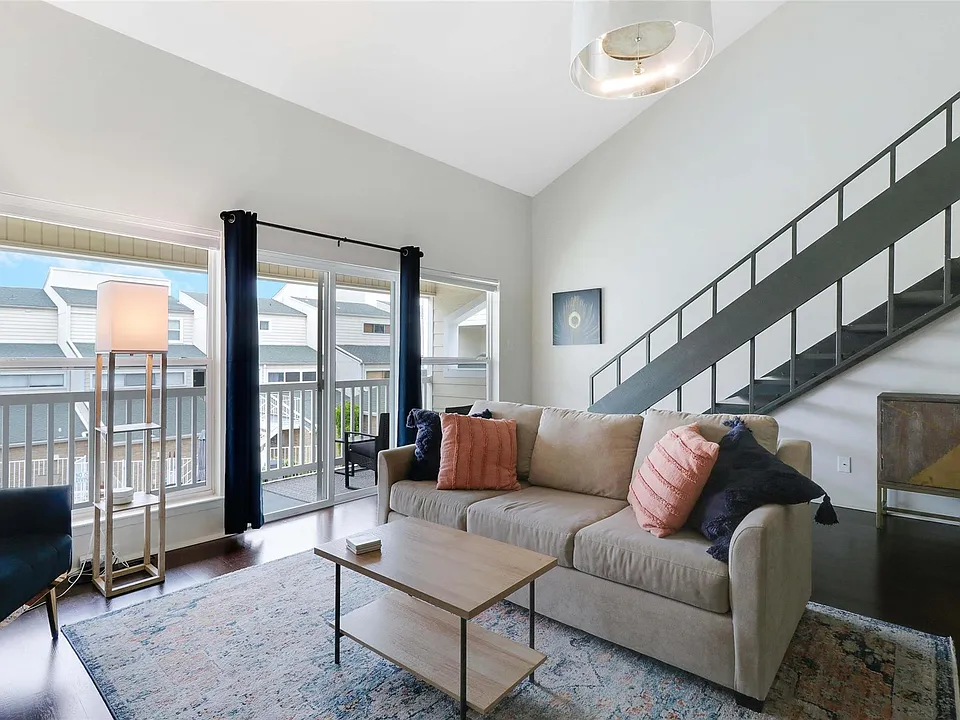 1818 S Lakeshore Blvd #32
