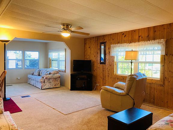 3rd image of 212 Arbor Ln
