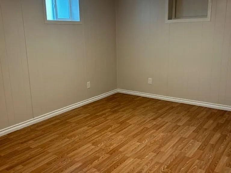 934 Custer Ave — Photo 11
