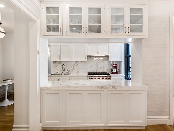 4th image of 1049 Park Ave #12B