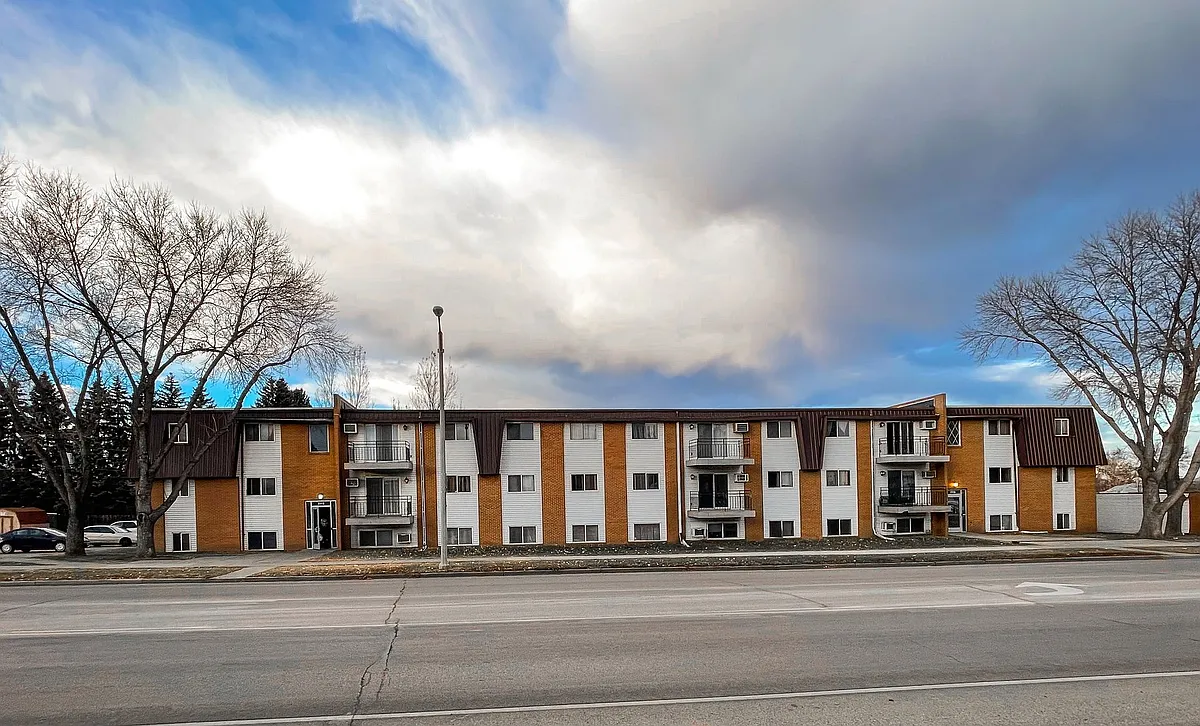Building Photo - 2112 E Divide Ave #323