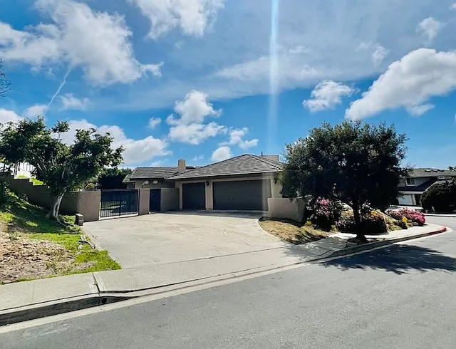 2441 Dresden Pl