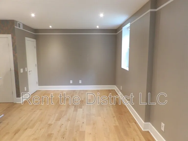 2926 Porter St NW #102 — Photo 4