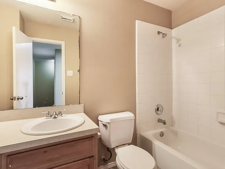 21211 Linden House Ct — Photo 16