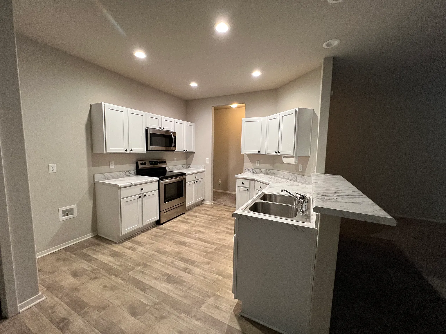 3 bed, 1392 sqft, $1,550 — Photo 4