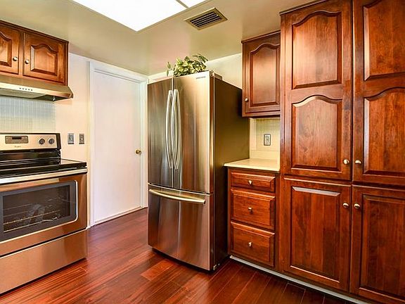 5th image of 2036 Rebecca Dr