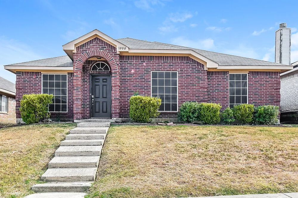 3 bed, 2.0 bath, 1454 sqft, $2,025 — Photo 1