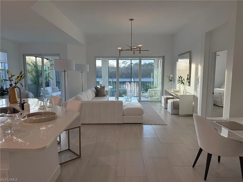 3 bed, 2.0 bath, 2376 sqft, $10,000 — Photo 4