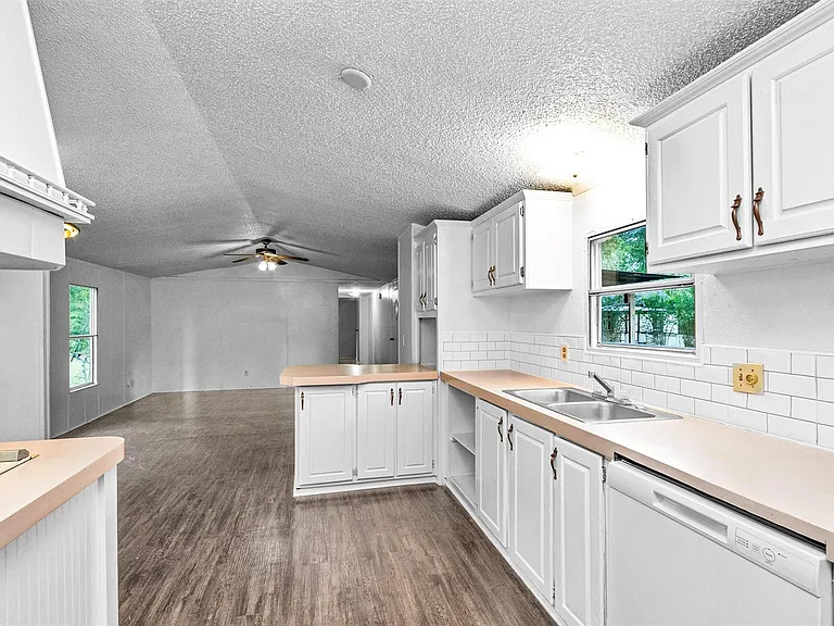 19339 Forest Lane Cir — Photo 19