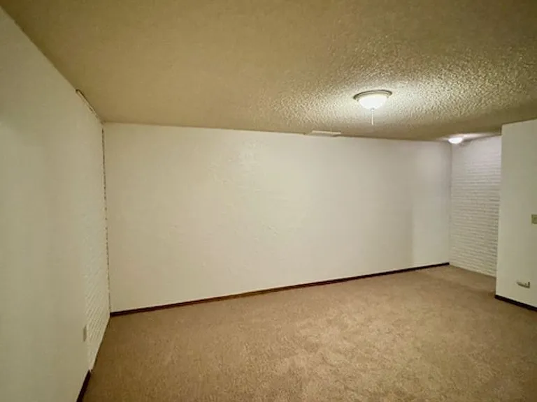 1605 W Koch St — Photo 17