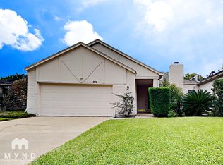 206 Buckingham Pl, Stafford, TX 77477