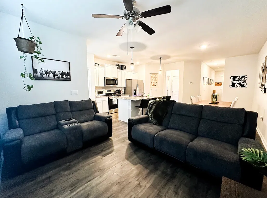 3 bed, 2.5 bath, 1435 sqft, $1,800 — Photo 4