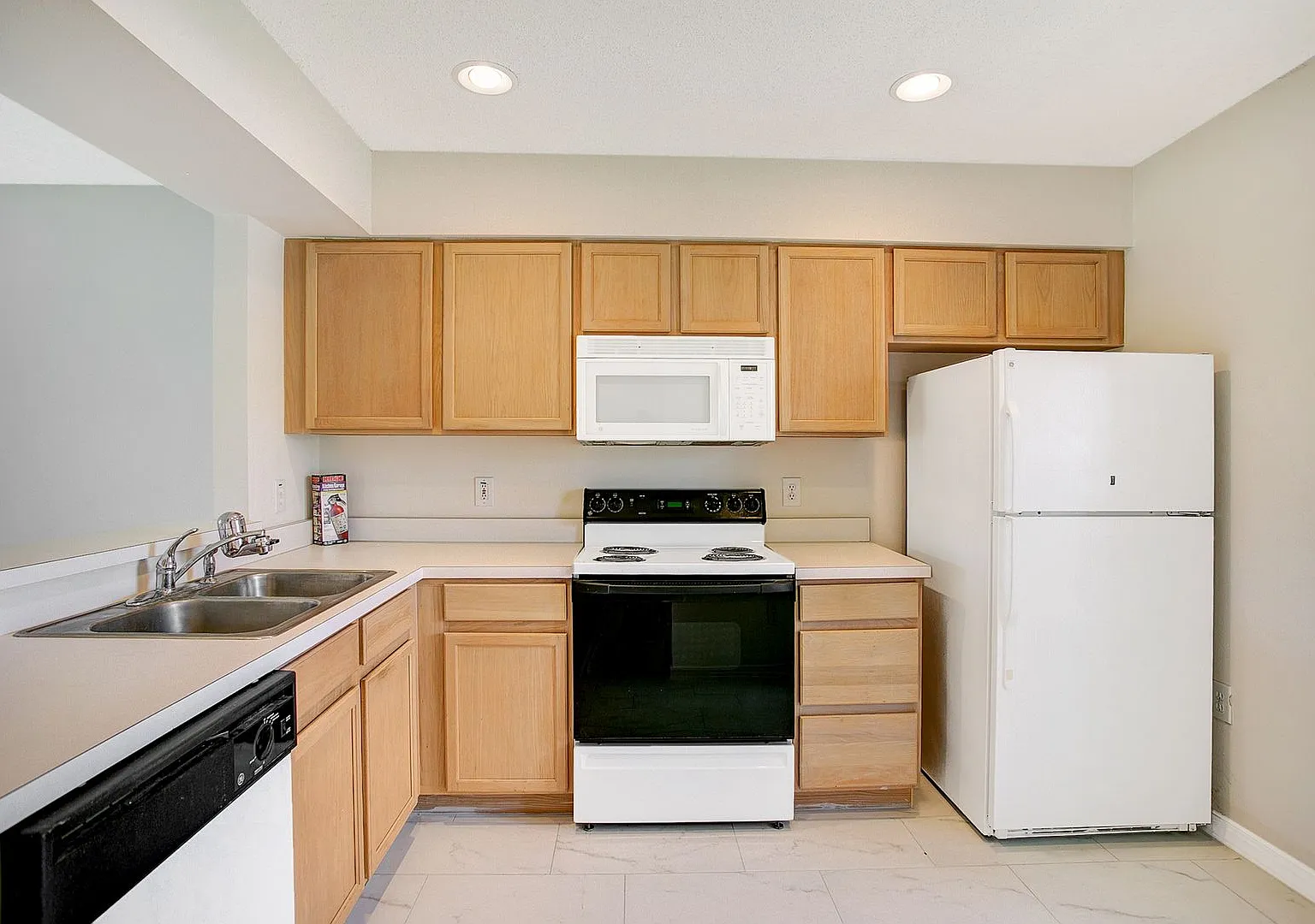 2 BR / 2 BA Condo in Fairway Glen of Meadow Woods — Photo 4