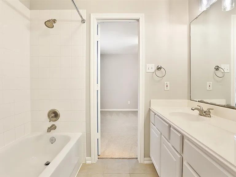 1422 W 24th St — Photo 19